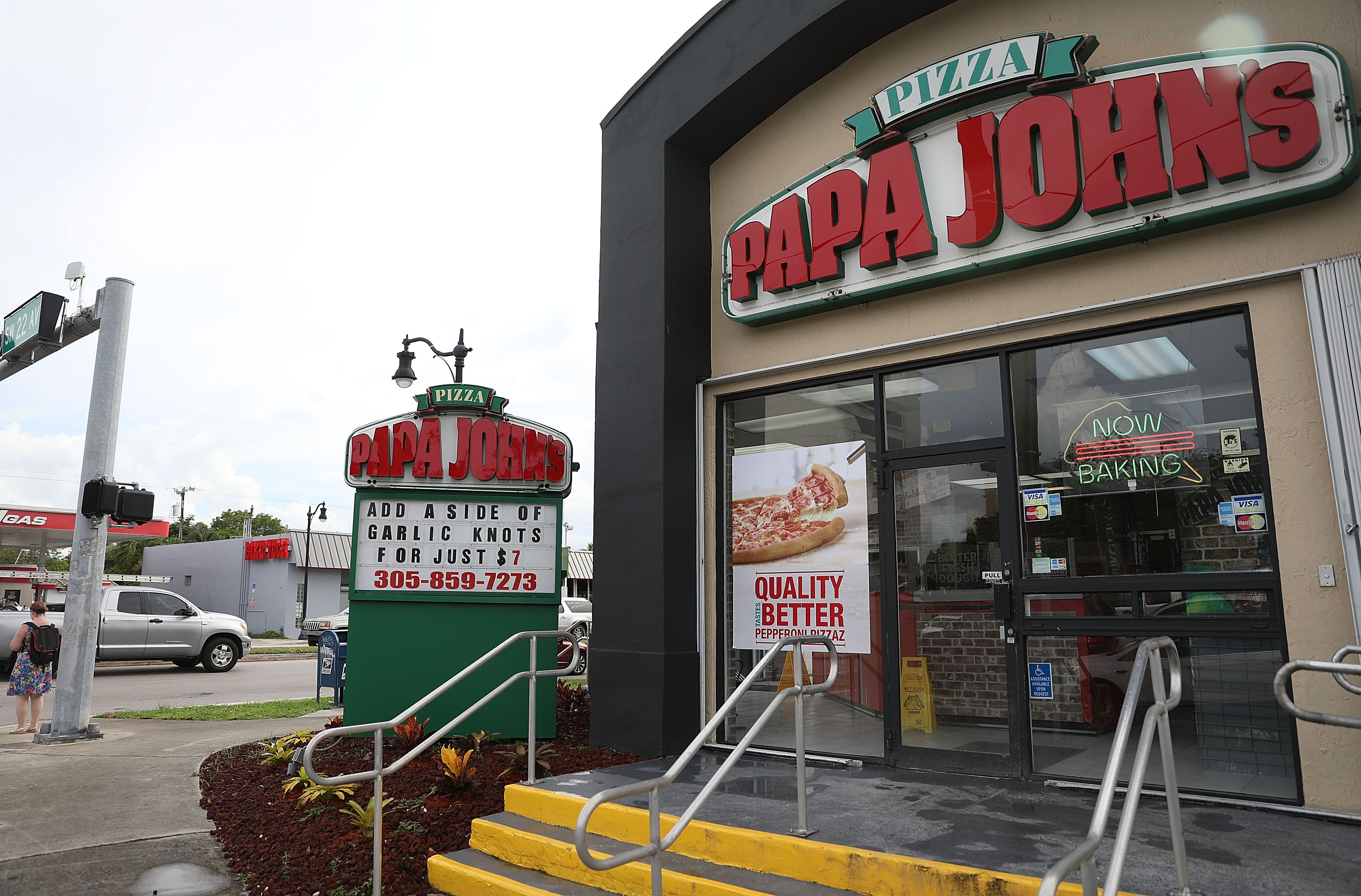 Papa John's Sauce Dispute Sees Worker Stab Man Attacking With Pizza Paddle