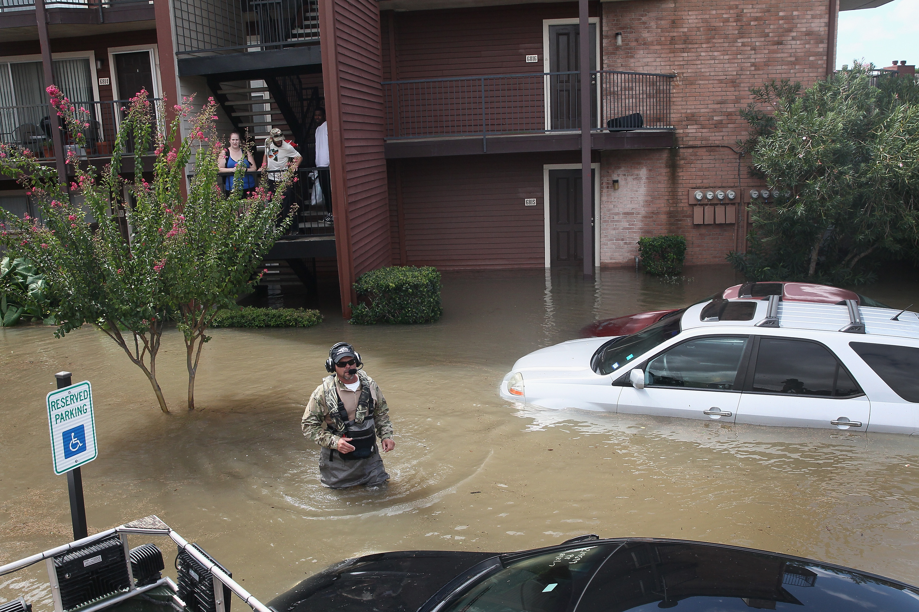 Dallas Floods Videos, Pictures Show Cars Submerged and Vehicles