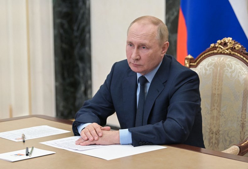 Experts suggest Putin behind car bombing