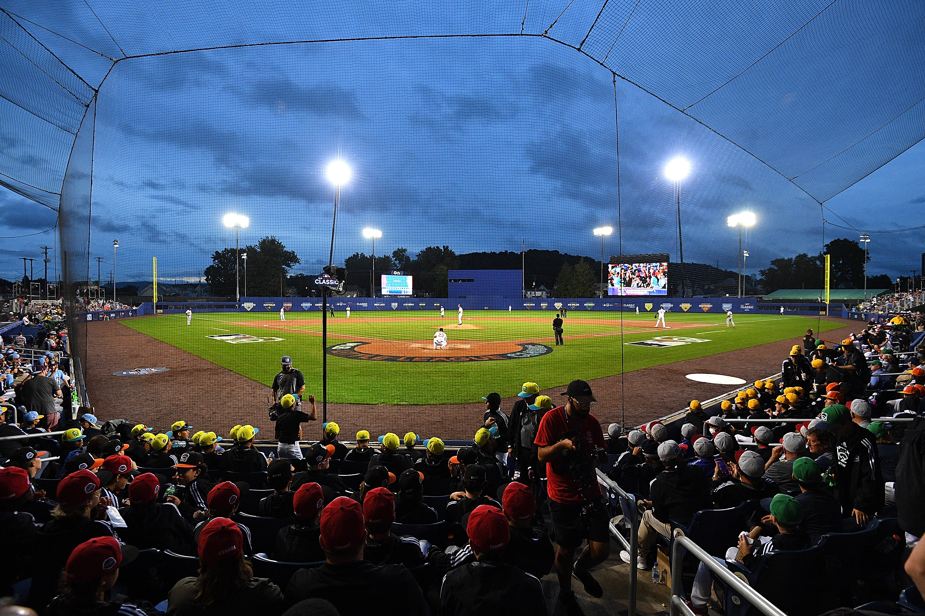 MLB Little League Classic brings out the kid in everyone