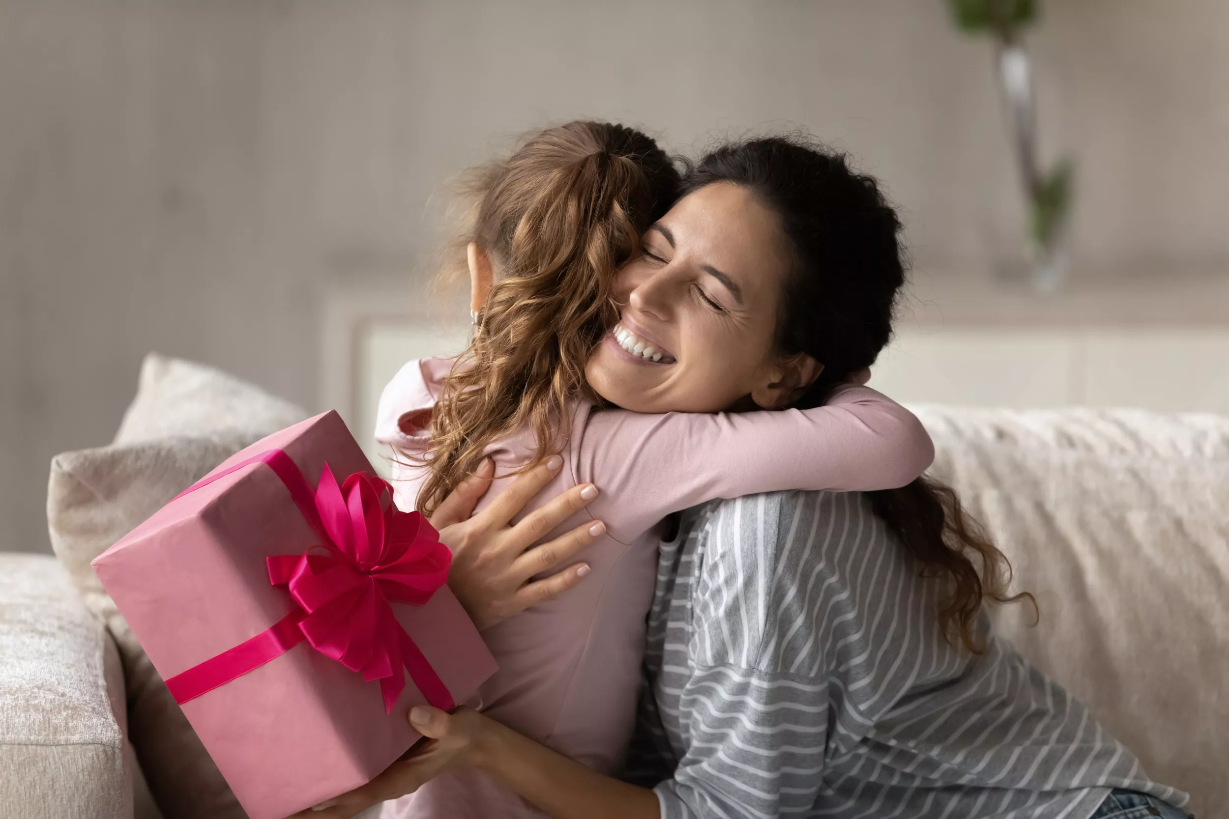 Woman Praised for 'Favoring' Niece Over Nephew With Expensive Birthday Gift - Vimarsana News