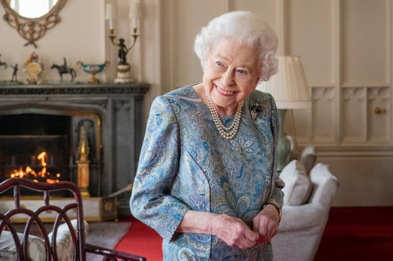 Queen Elizabeth II an Buckingham Palace DJ