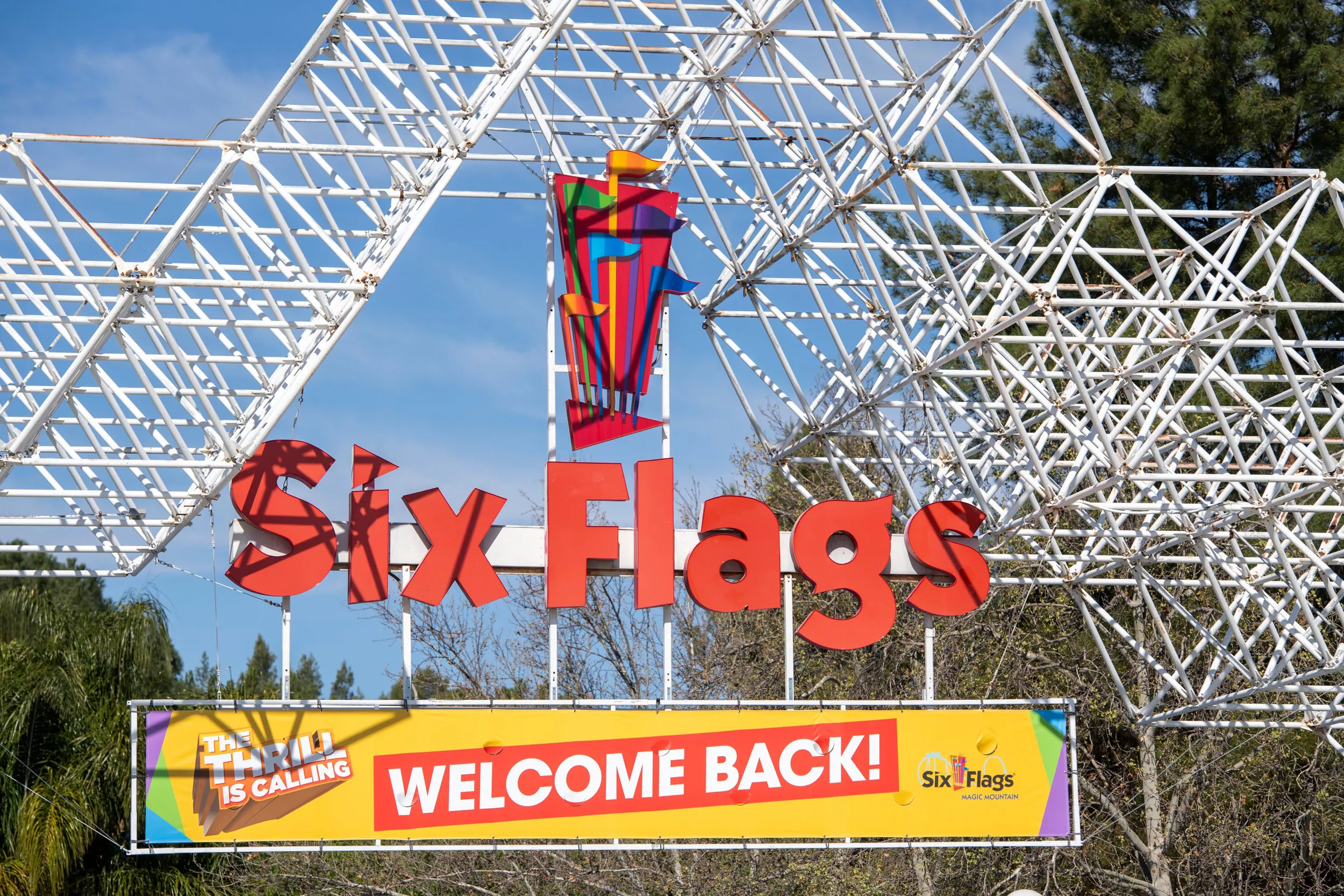 Six Flags' Safety Record After Multiple People Injured on Ride - Vimarsana News