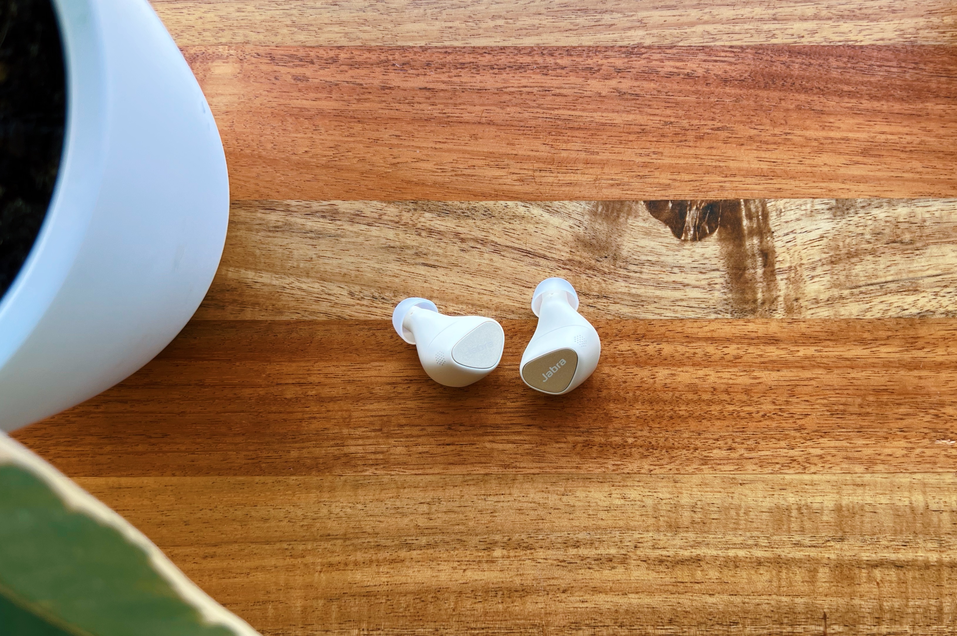 Looking For Wireless Earbuds New Jabra Elite 5 Are Stellar Newsweek