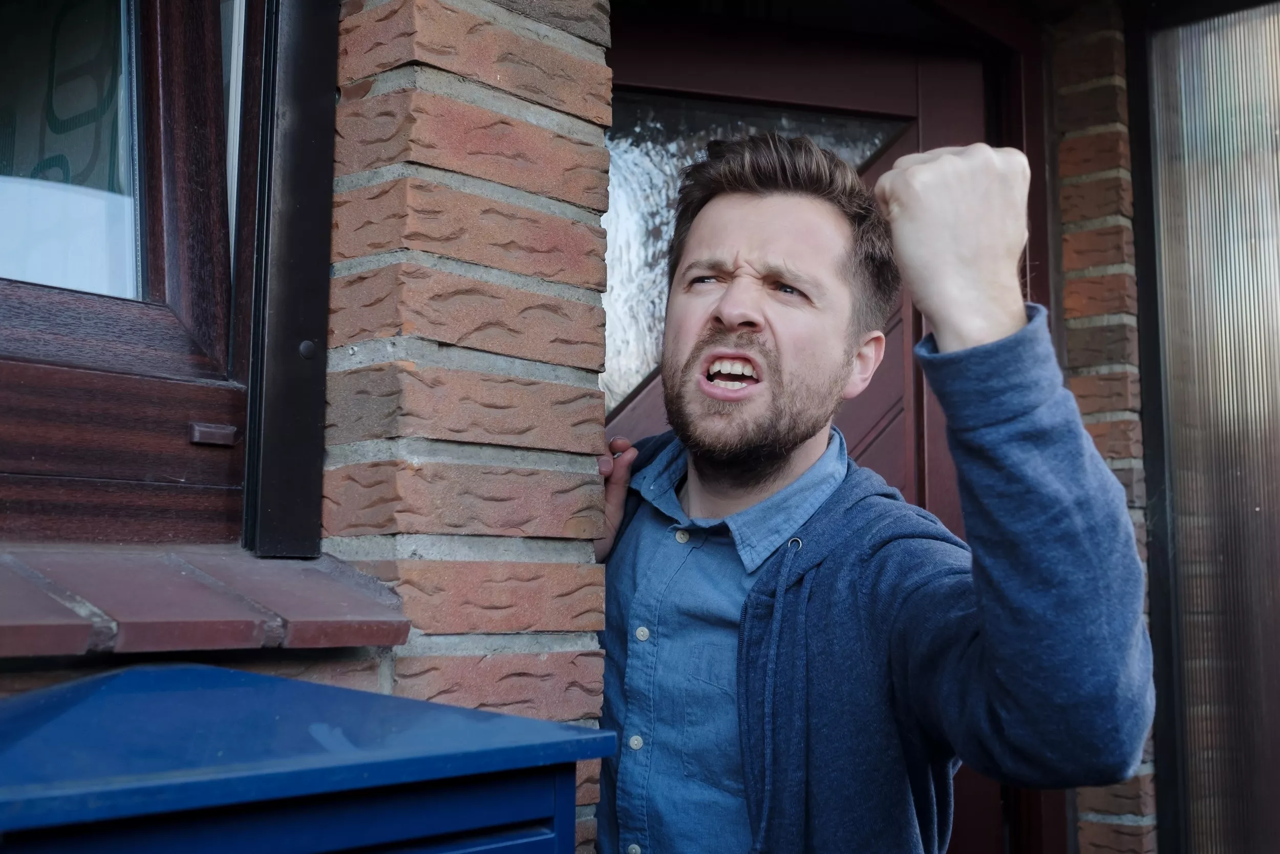 Neighbors Spark Debate for Wanting to Call Cops Over Man's Doorbell Antics - Vimarsana News