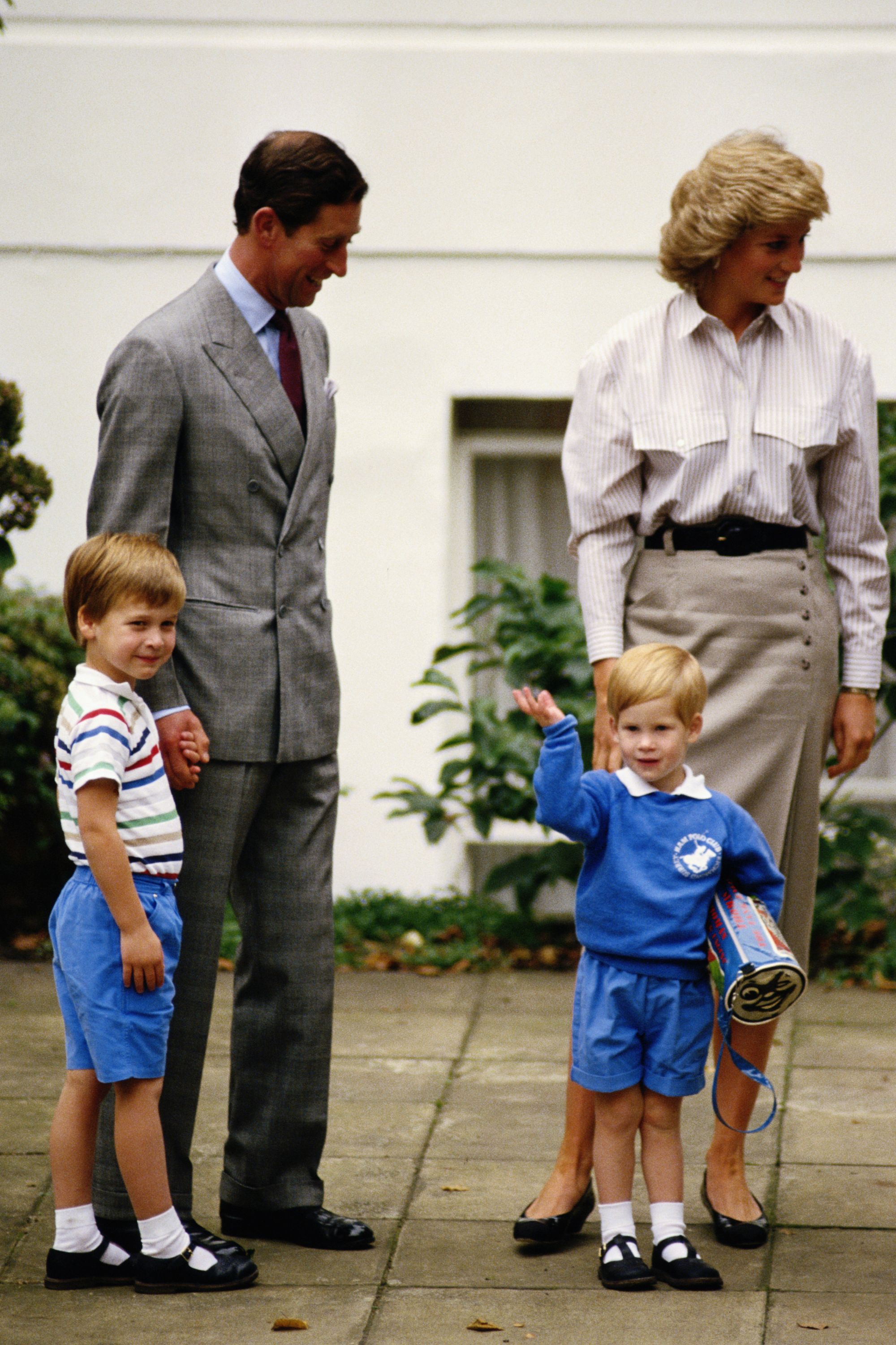Принц Чарльз в молодости и Диана и сыновья