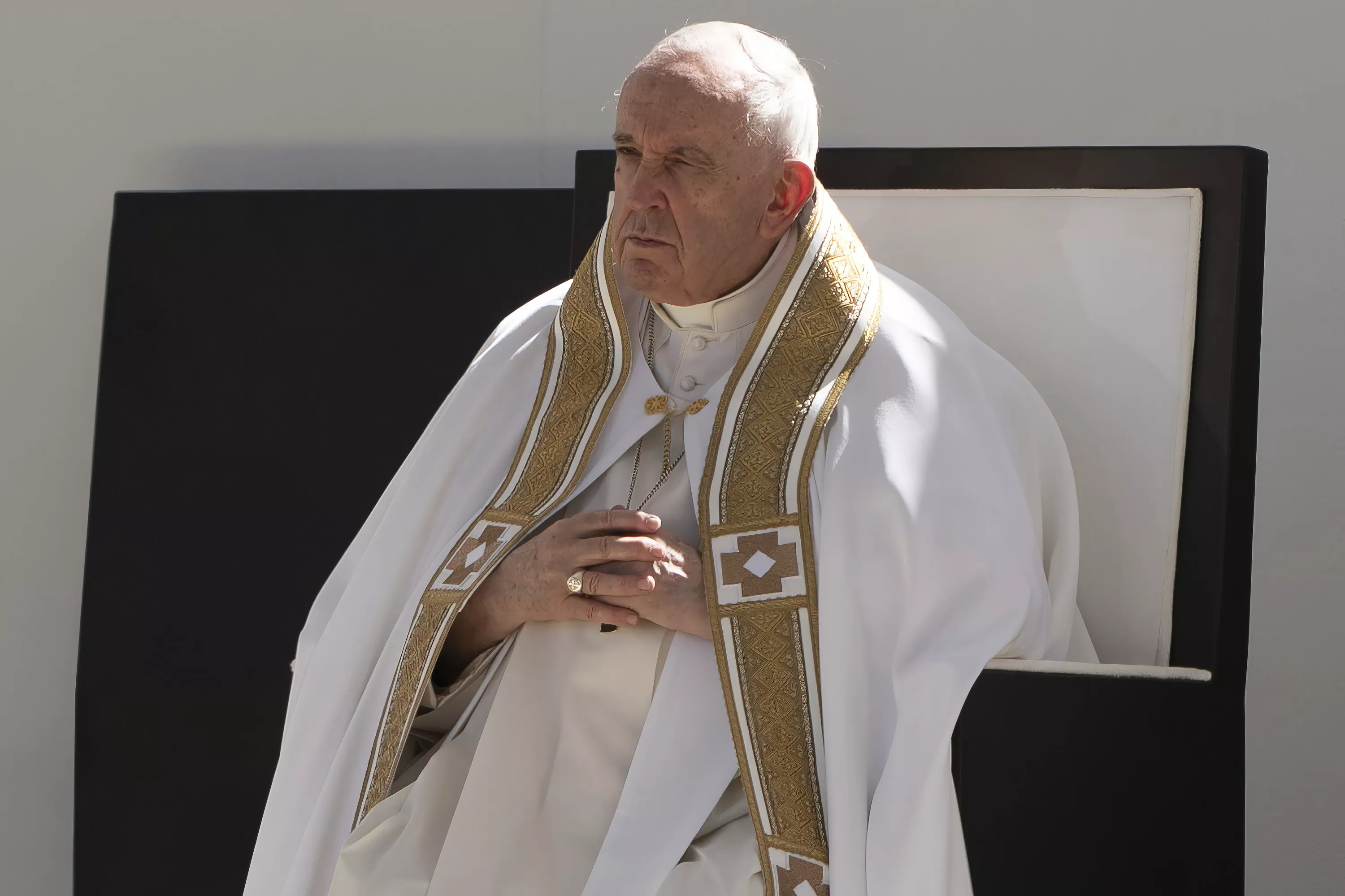 Pope Francis Welcomes Denzel Washington, J. Balvin and Others to Vatican - Vimarsana News