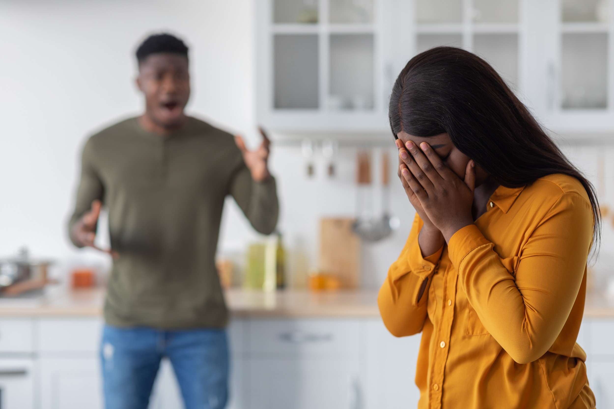 https://d.newsweek.com/en/full/2106902/couple-arguing-kitchen.jpg