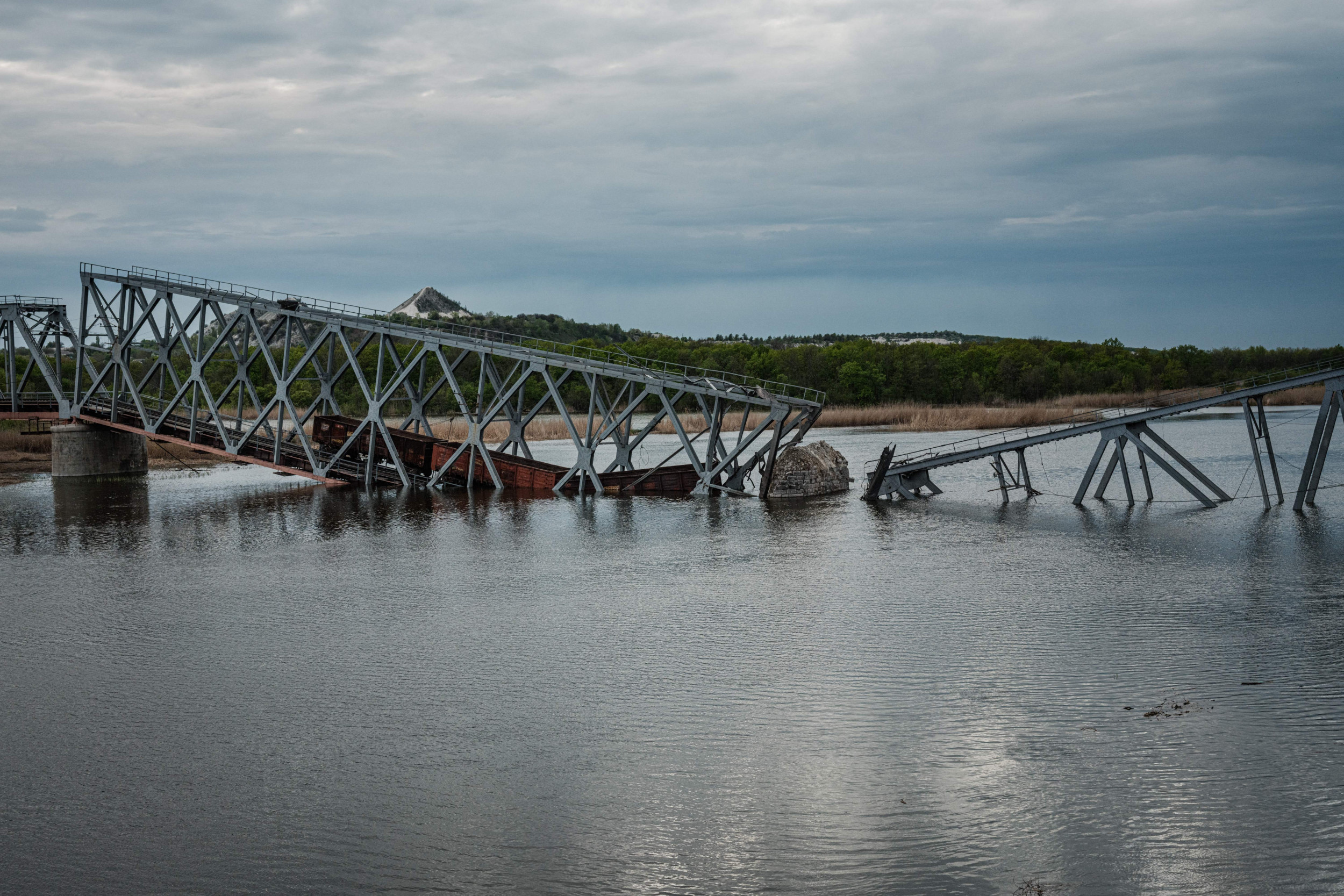 Ukraine Reports Strike of Key Antonovsky Bridge in Kherson: 'Final Chord'