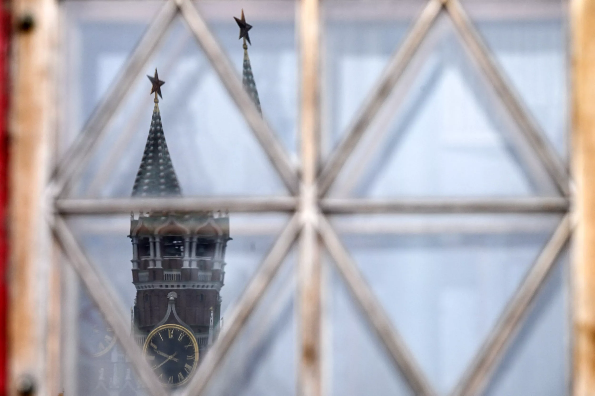 Russians Keep Mysteriously Falling from Windows to Their Deaths - Vimarsana News