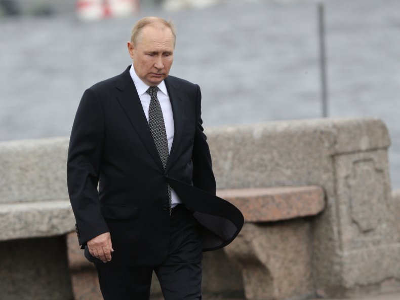 Putin Gives Donetsk Deadline