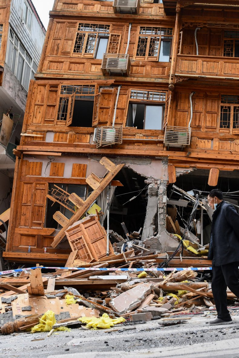 Zero COVID intrappola i residenti durante il terremoto in Cina