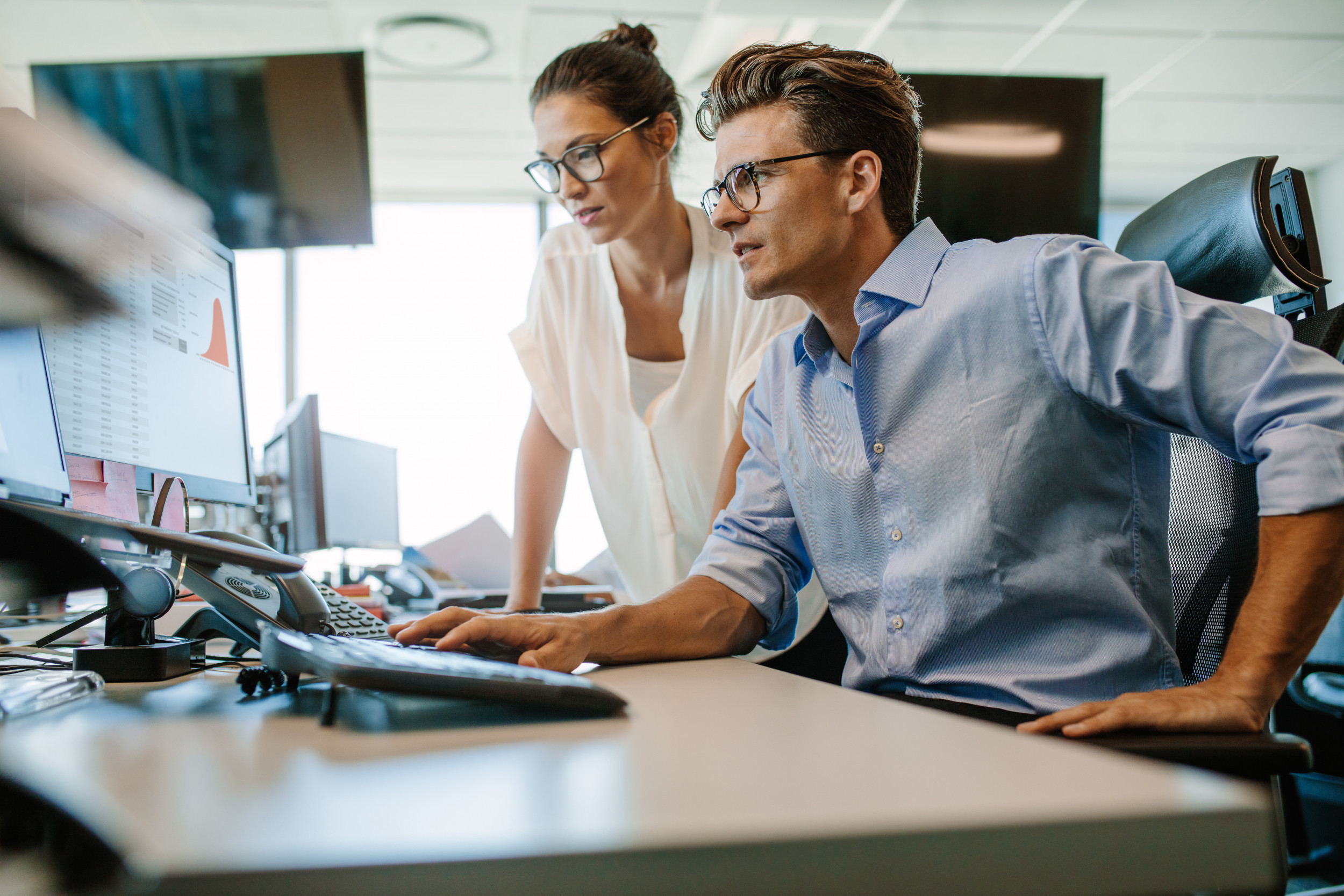 Two business colleagues working