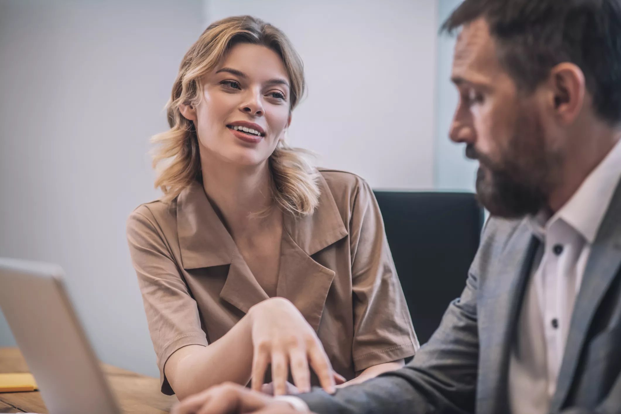 Woman Praised for 'Embarrassing' Co-Worker Flirting With Her Husband - Vimarsana News