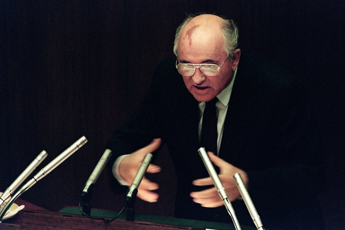 Gorbachev Threatens to Resign