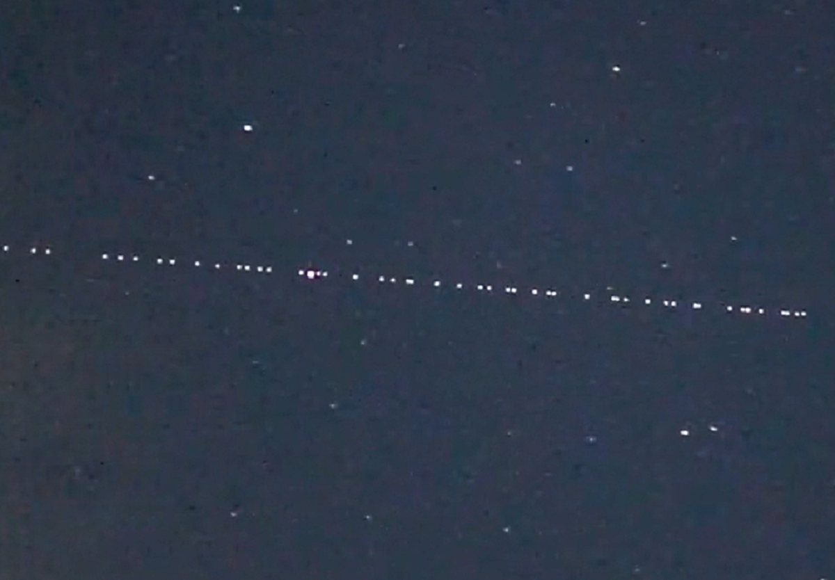 Bizarre Trail of Satellites Traveling in Straight Line Seen Over Japan