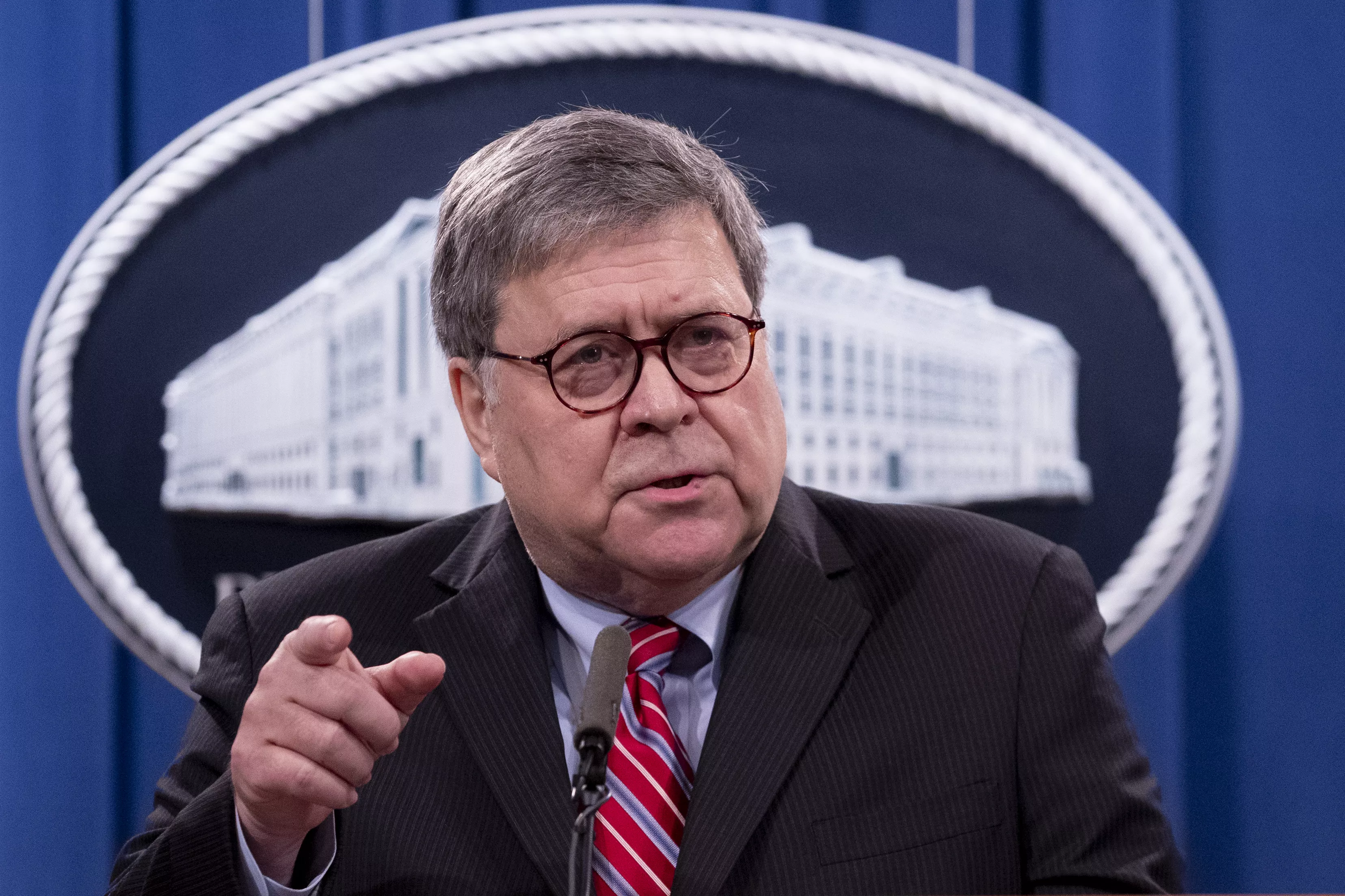 Barr Doesn't Think 'Level' of Clinton Emails as 'Raw' as Trump Documents - Vimarsana News