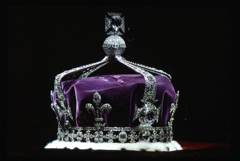 queen elizabeth crown diamonds