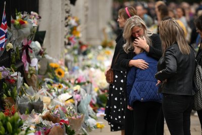 Mourners Hug Outside Buckingham Palace Queen Death