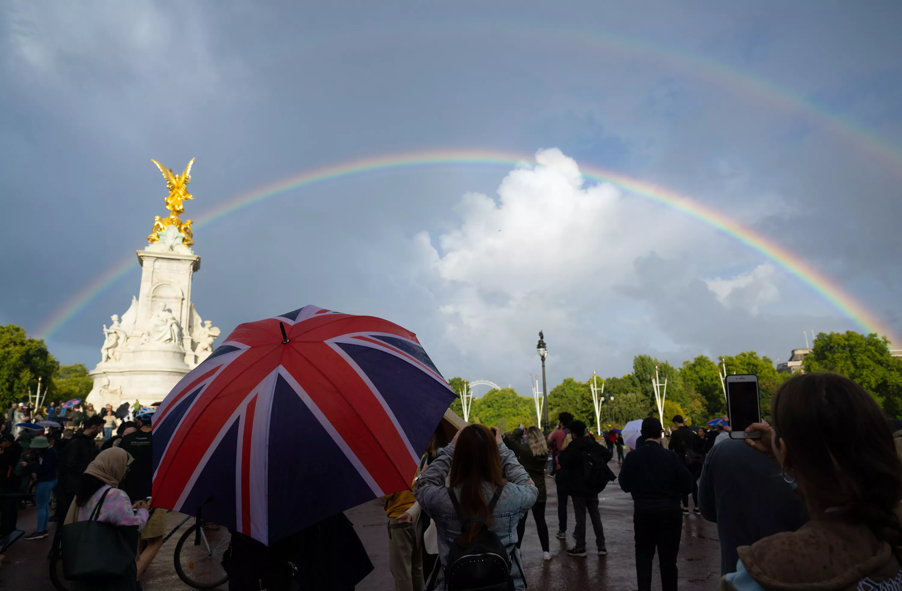 Five Unexpected Things That Happened When Queen Elizabeth II Died - Vimarsana News