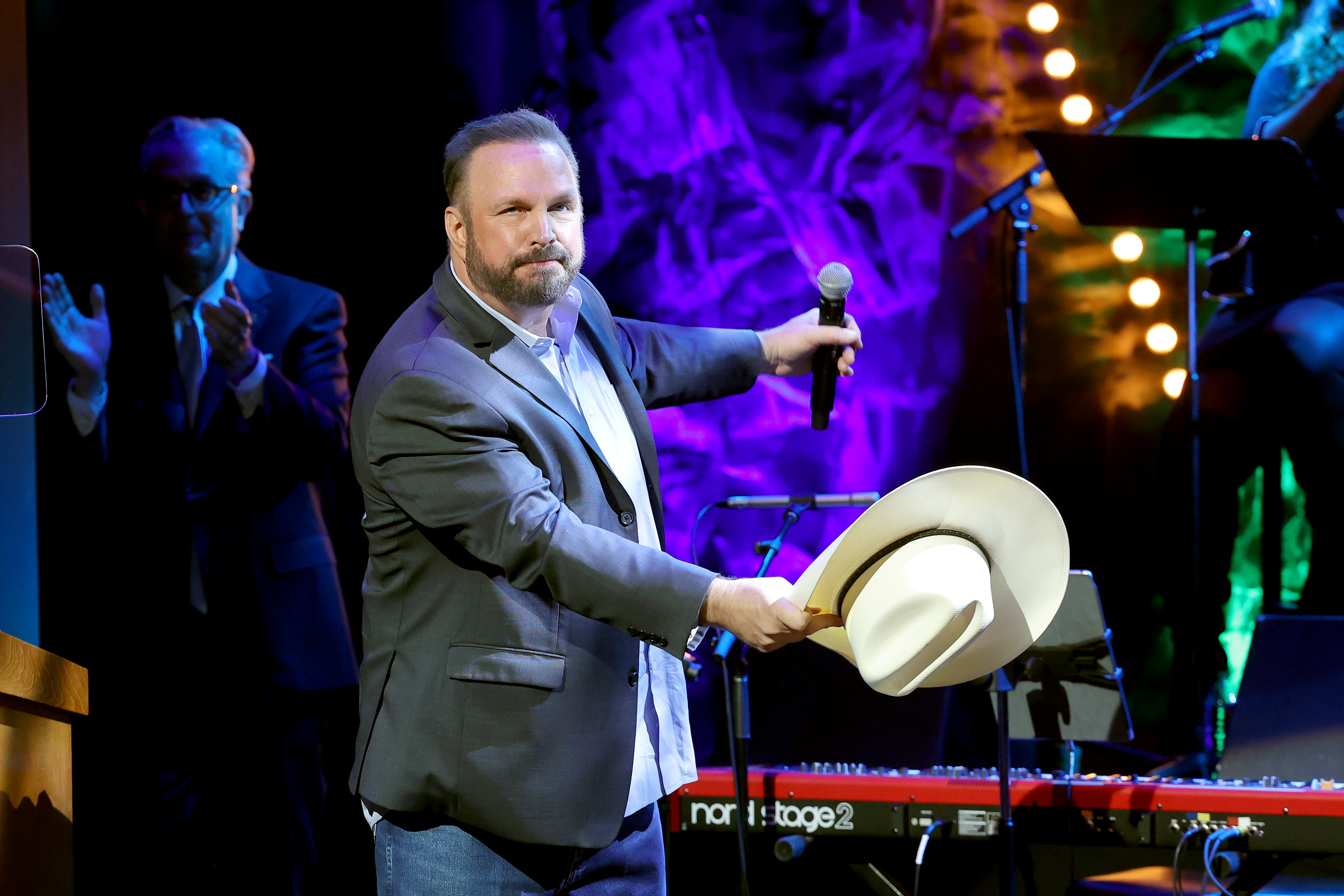 Queen's Death Sparks Demand for Garth Brooks to Cancel Ireland Concerts ...