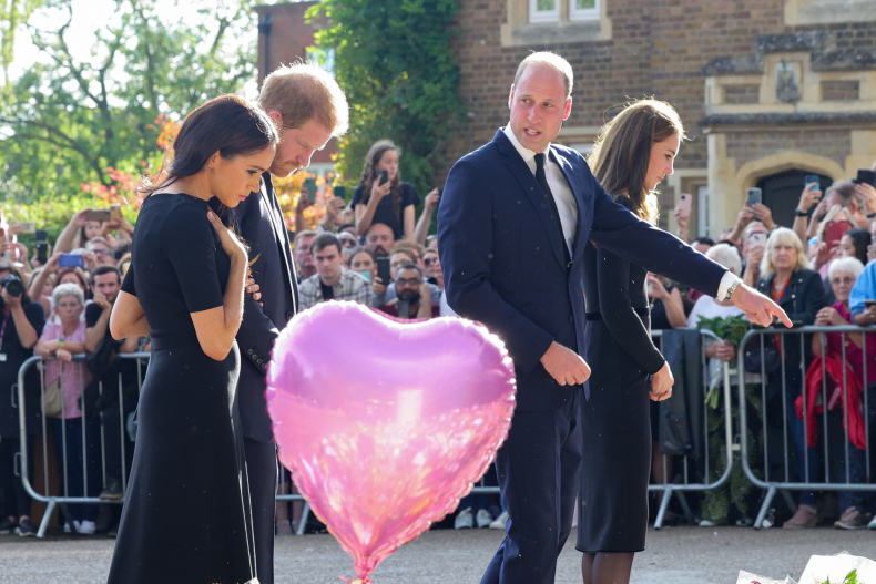 Waleses and Sussexes View Tributes to Queen