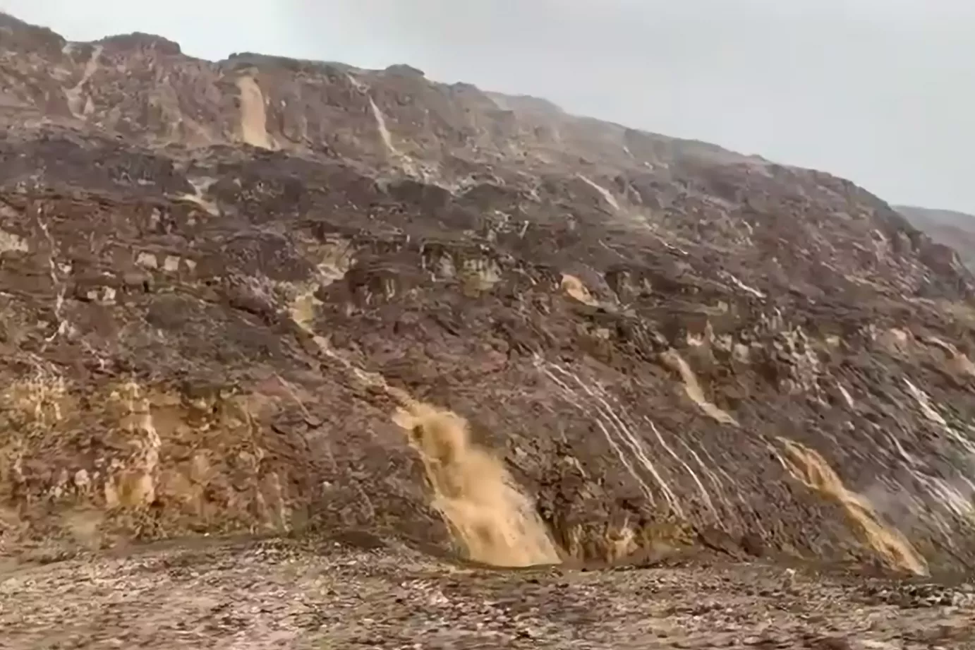 Waterfalls Appear in Death Valley, the Hottest and Driest Place on Earth - Vimarsana News