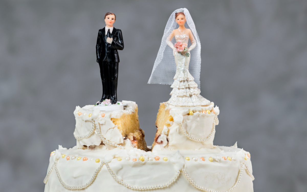 Wedding Cake, Funny wedding Cake Topper, Bride and Groom Figurine, Fun – C  T B