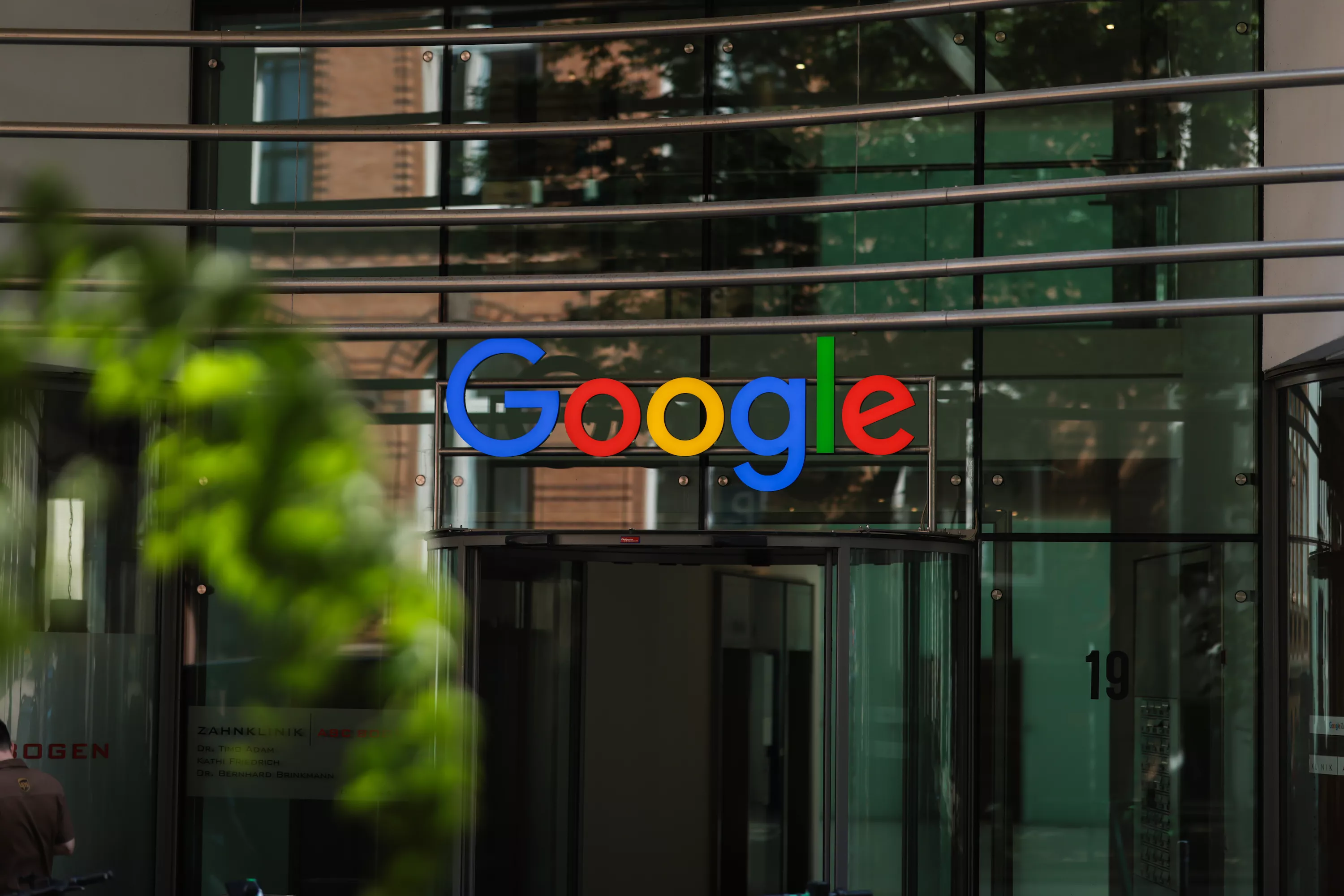 Google's Decision Not to List Truth Social Raises Political Questions - Vimarsana News