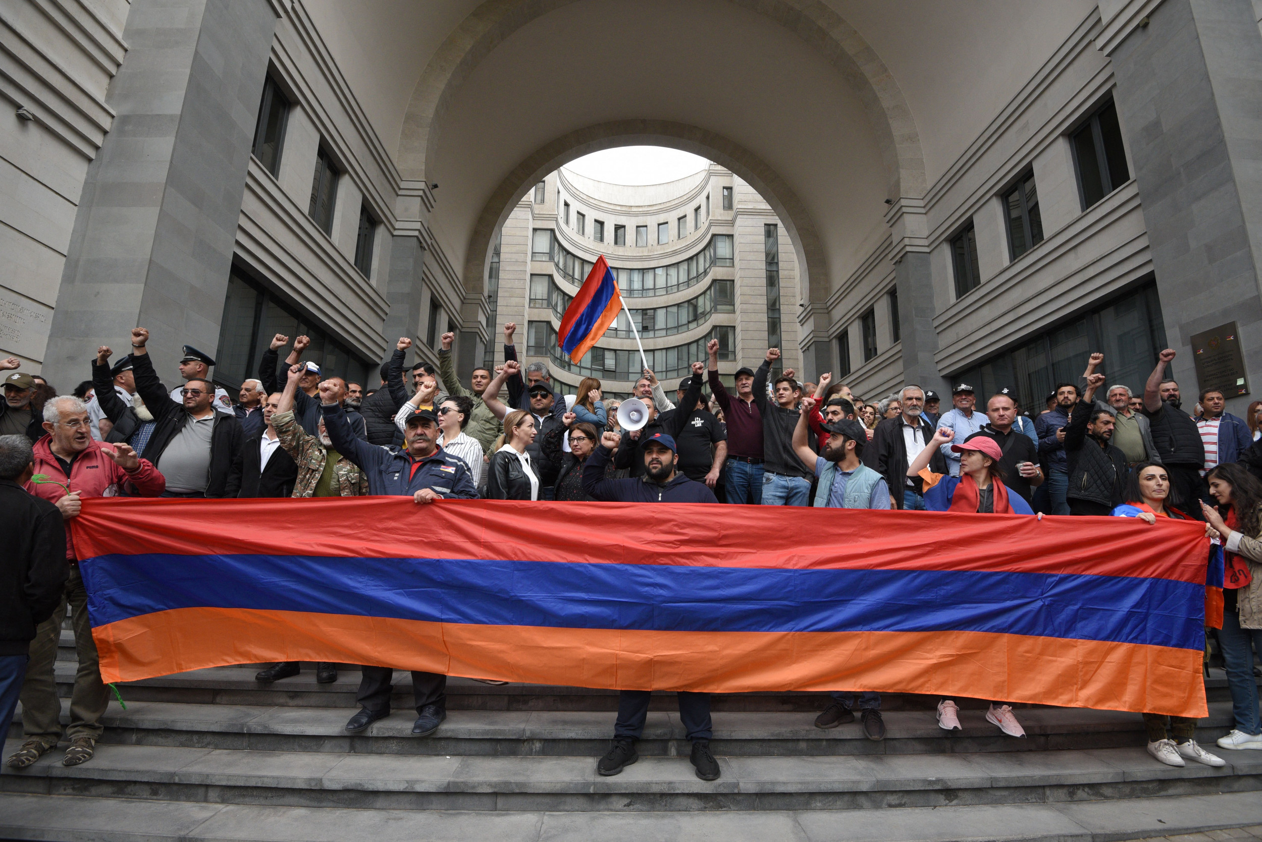 Трудовая армения сегодня. Армяне в России. Демонстрация Армения. Протестующие. Армения и Россия.