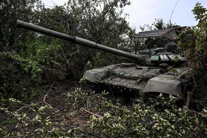 Một chiếc xe tăng Nga bị bỏ rơi ở Kharkiv