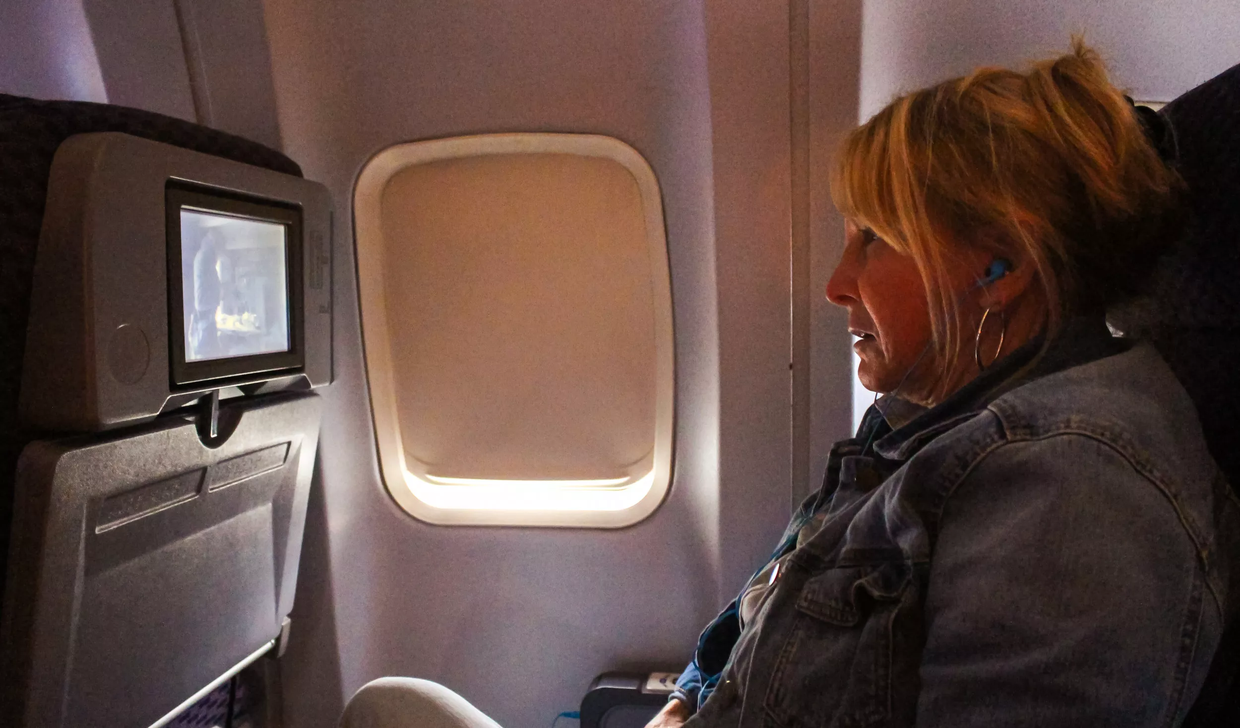 Passenger Shares Their Not 'Normal' Way of Passing Time on Long-Haul Flight - Vimarsana News