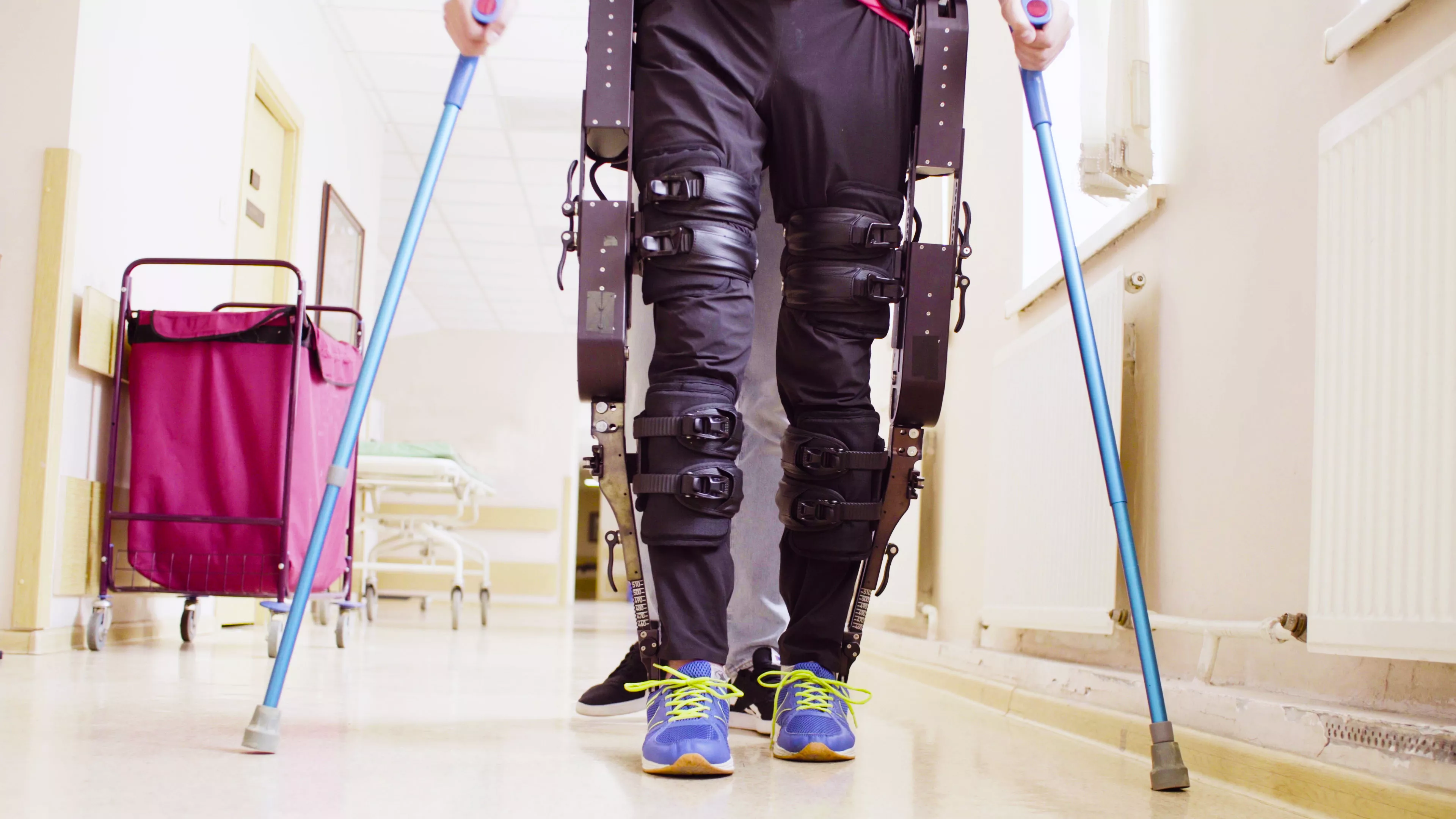 Arizona Veteran Paralyzed in Iraq Walks in Exoskeleton: 'Amazing Feeling' - Vimarsana News