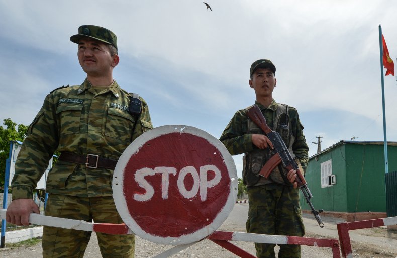 Kyrgyzstan, troops, guard, border, Tajikistan, amid, clashes