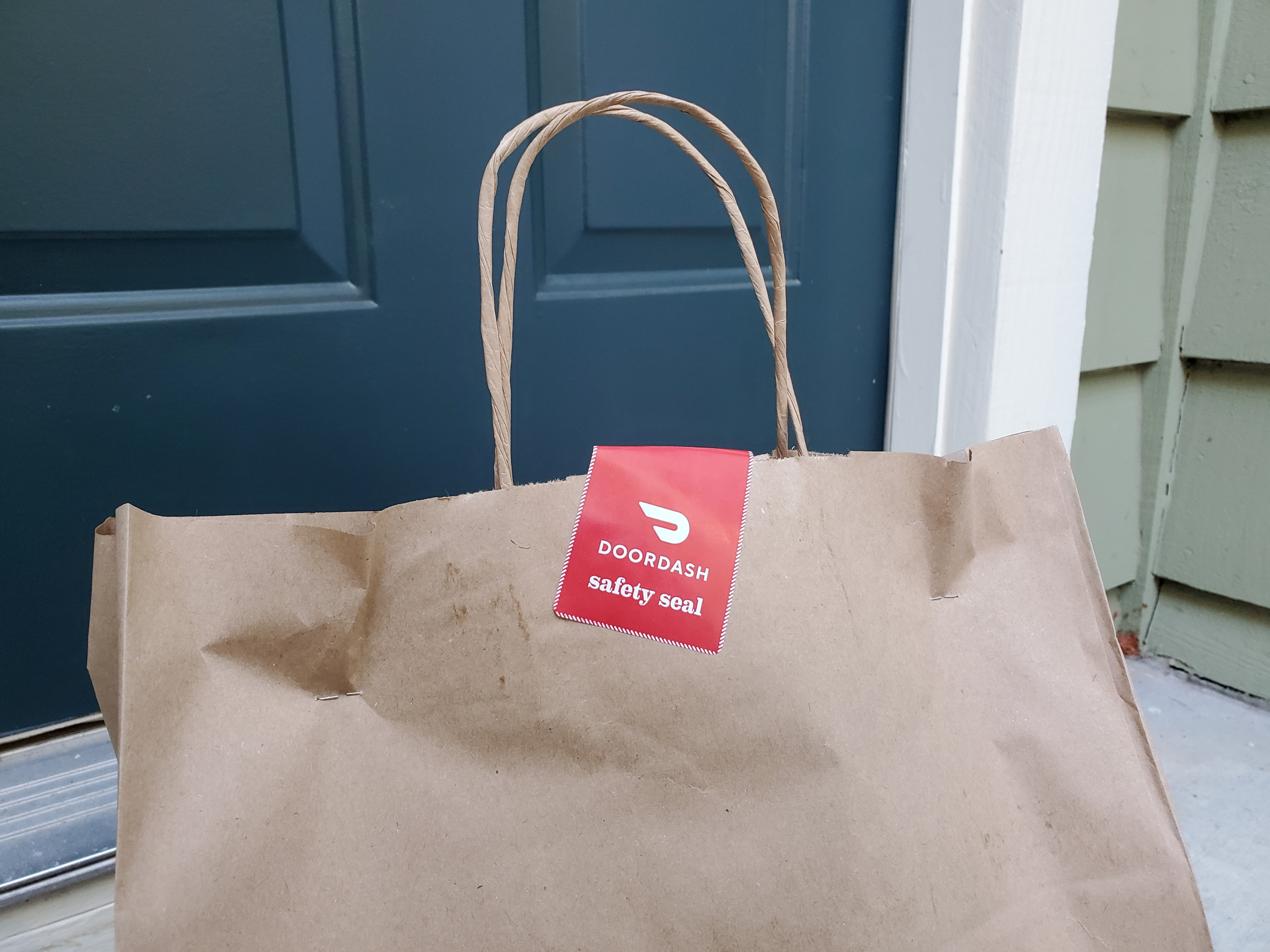 DoorDash driver throws order on the ground after customer doesn't
