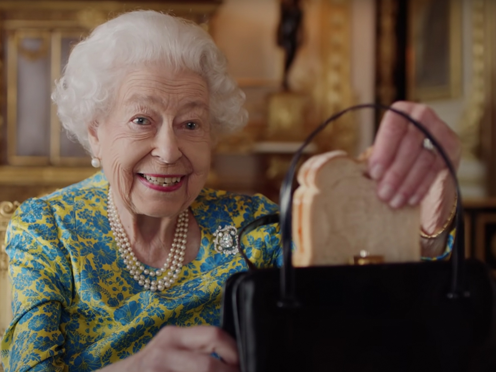 William Says Only Paddington Bear Knew What Was In Queen's Iconic Handbag