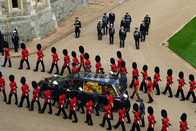 Queen arrives at Windsor Castle
