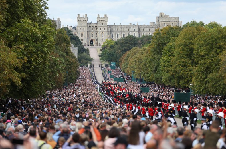 Mourners line path to Windsor Castle