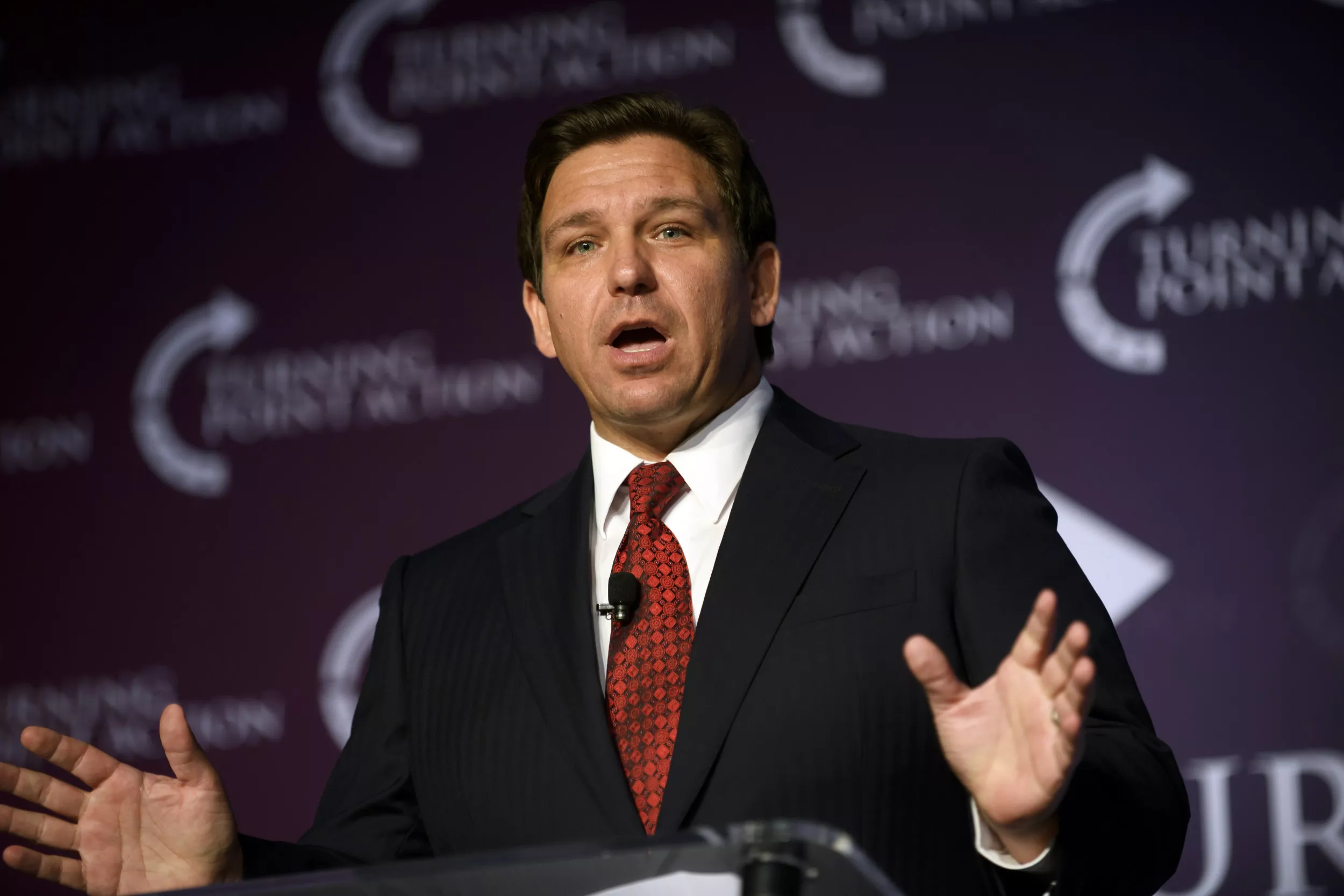 Ron DeSantis' Migrant Plane Is Currently Heading Toward Joe Biden's Home - Vimarsana News