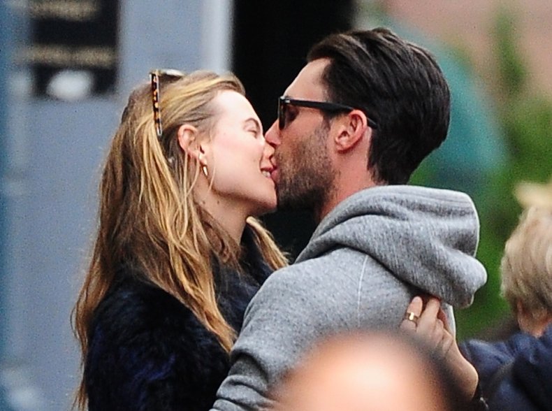 Behati Prinsloo, Adam Levine
