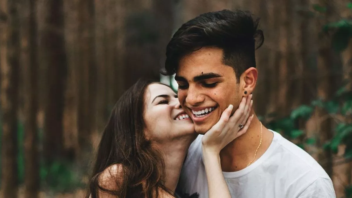 More Singles Turn to Dating Apps, But Inflation Puts Dent in Plans: Survey - Vimarsana News
