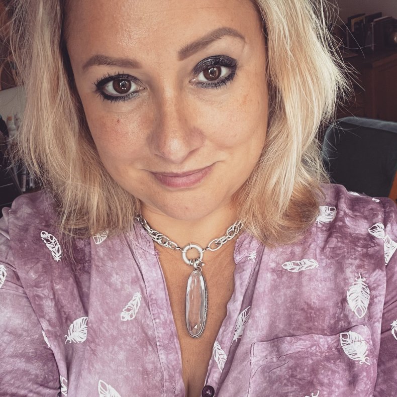 Becky Holmes’ shares conversations to Twitter.