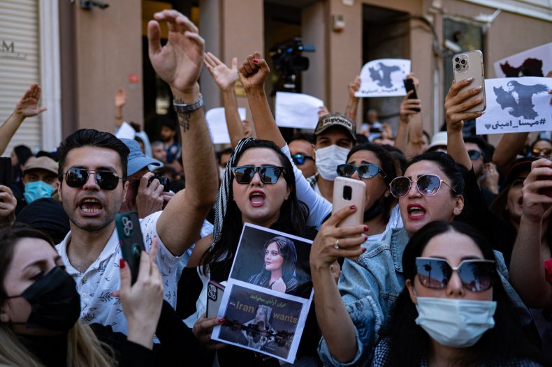 Protests following death of detained Iranian woman