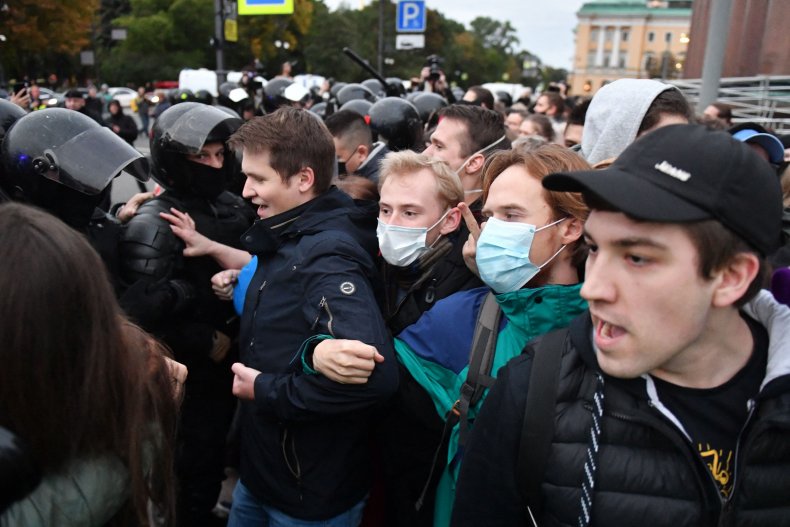 Russians Protest Mobilization Order