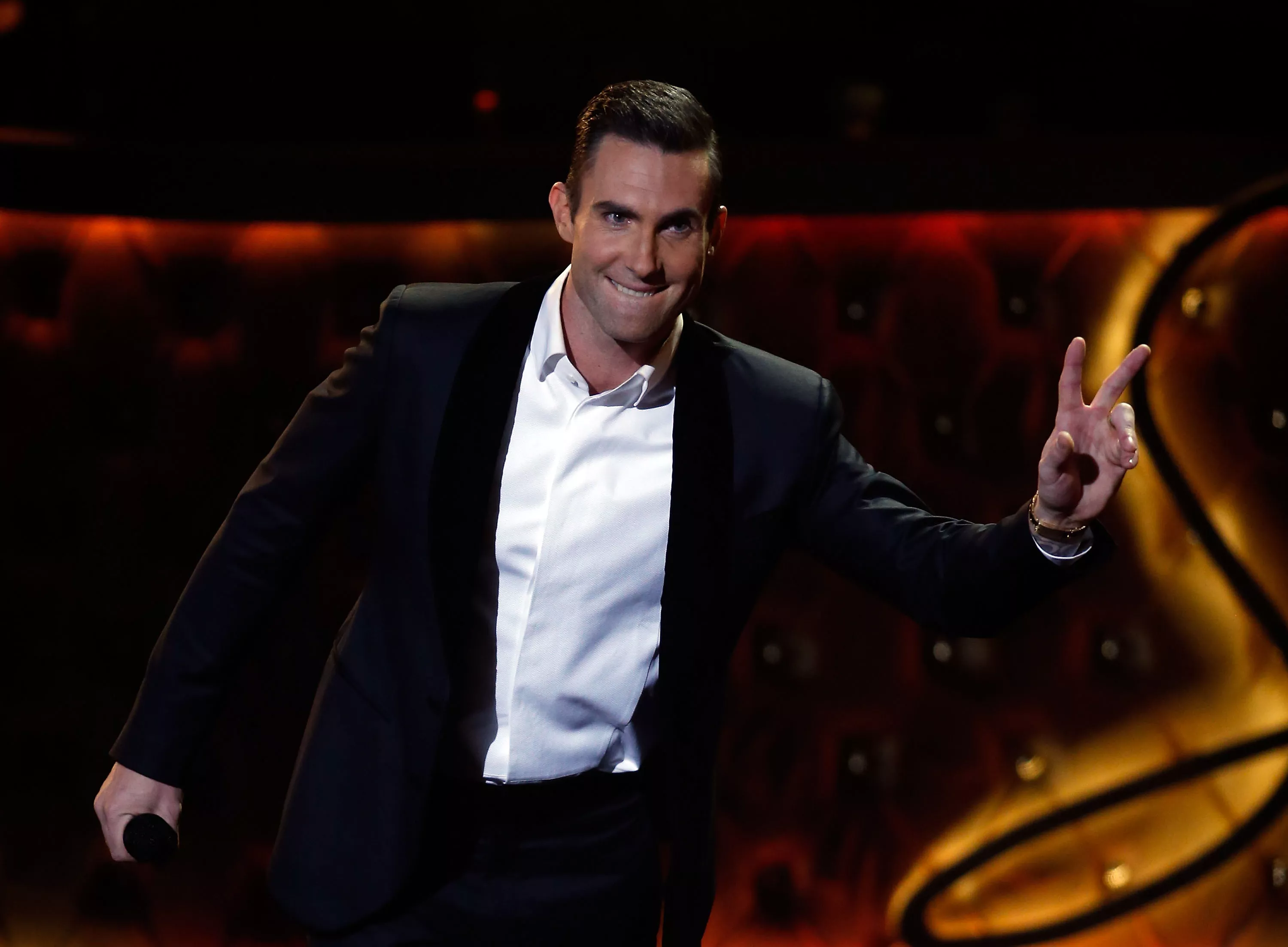 Adam Levine's Questionable Alleged Sexting Style Sparks Memes, Jokes - Vimarsana News