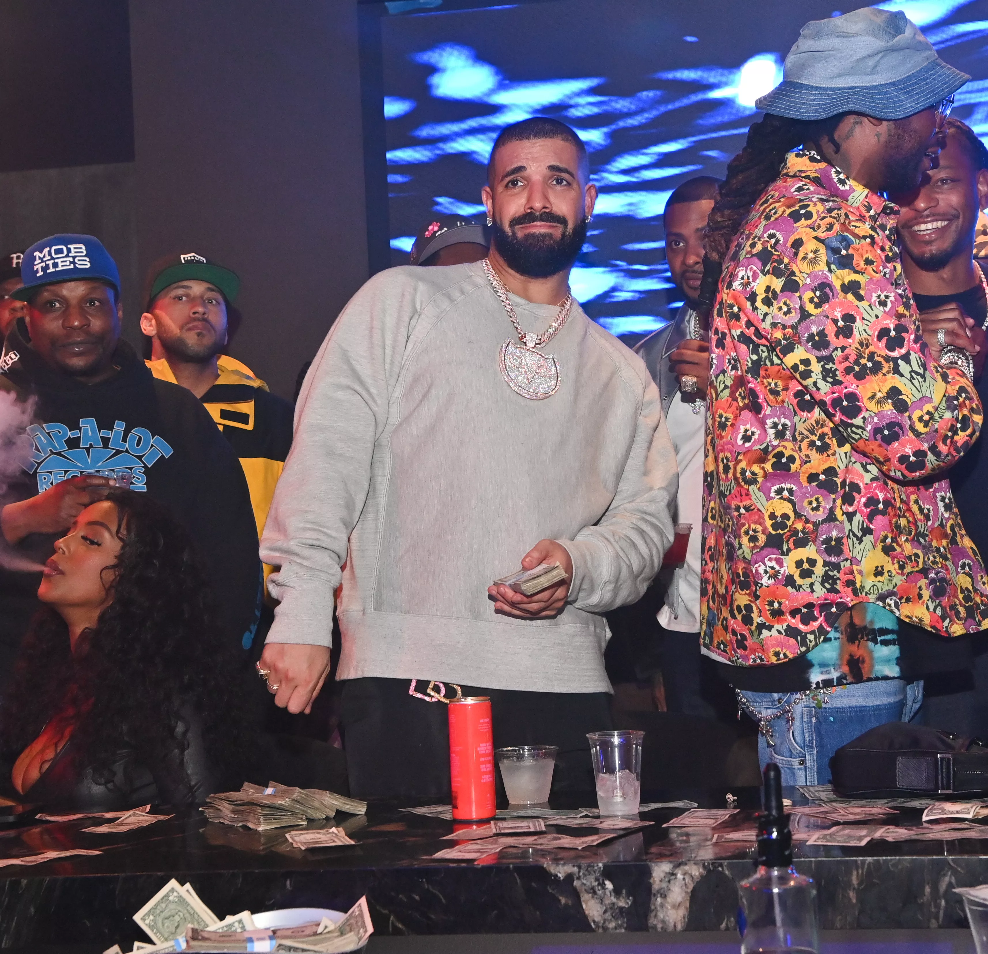 Drake DMs Prompt Music Critic Clap-Back: 'Proof of an Obsession With Me' - Vimarsana News