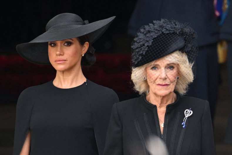 Königin Camilla und Meghan, Herzogin von Sussex