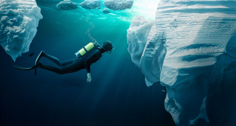 Plongeur sous glace