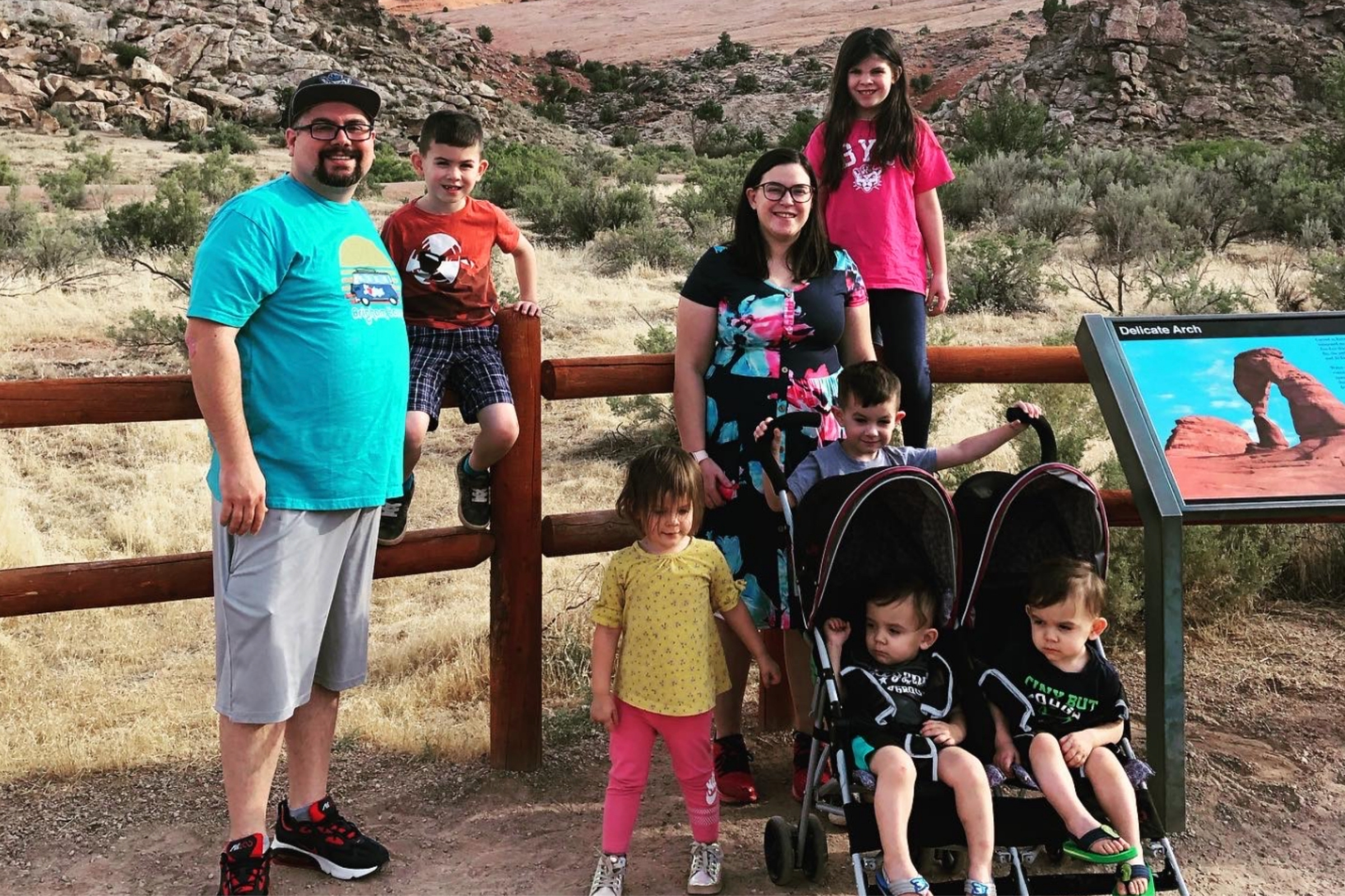 newsweek.com - Dane Eyerly - 'My family of 8 live in a tiny house bus'
