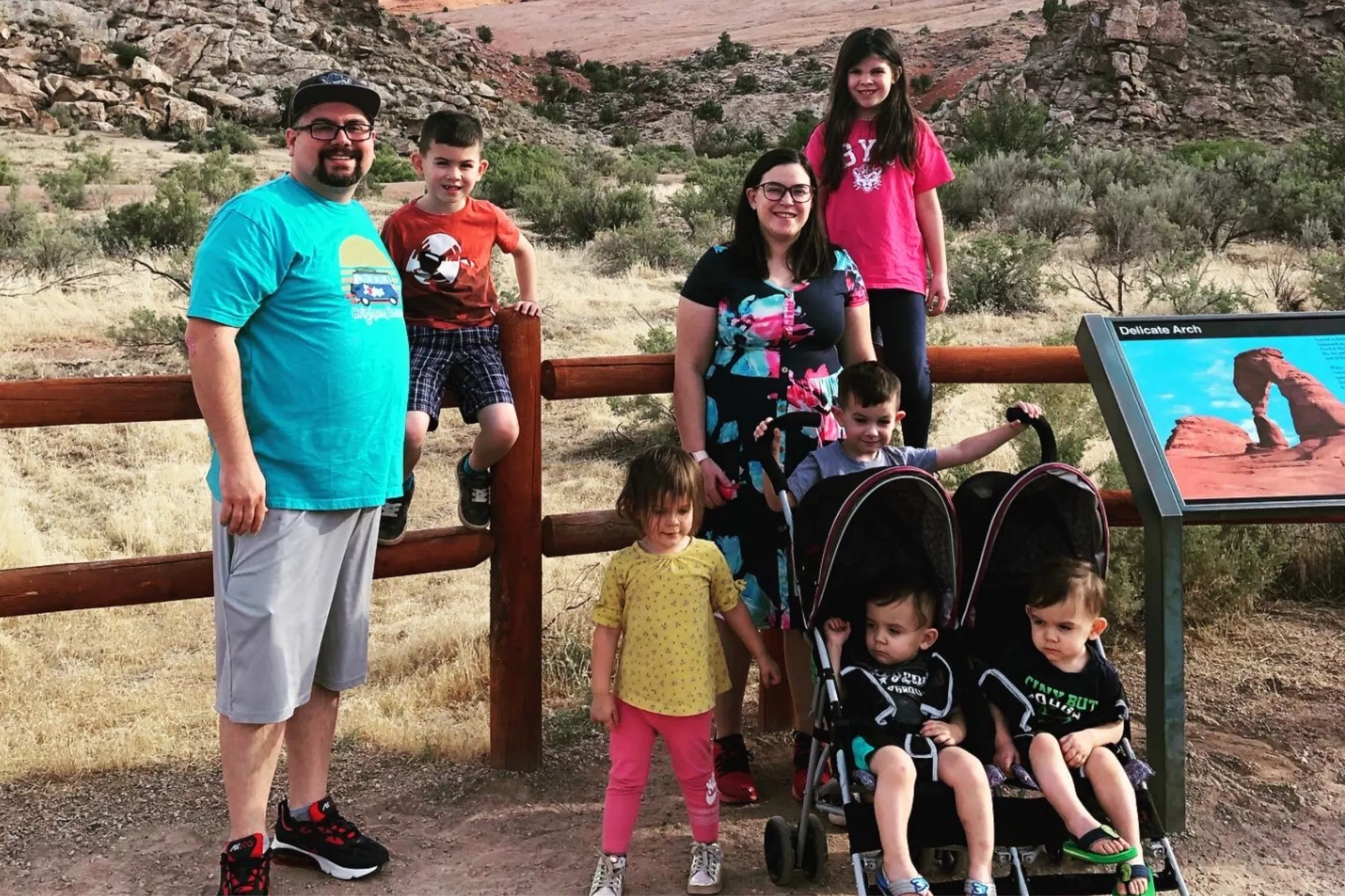 'My Family of 8 Live In a Tiny House Bus' - Vimarsana News